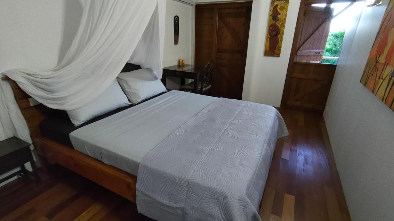 Villa Au Vieux Manguier à Deshaies Extérieur photo